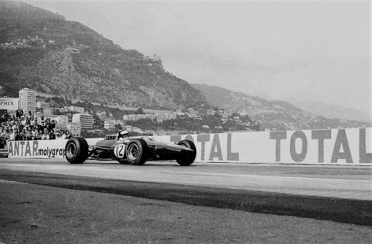 Jim Clark, Lotus 33 Climax, at the 1967 Monaco Grand Prix.