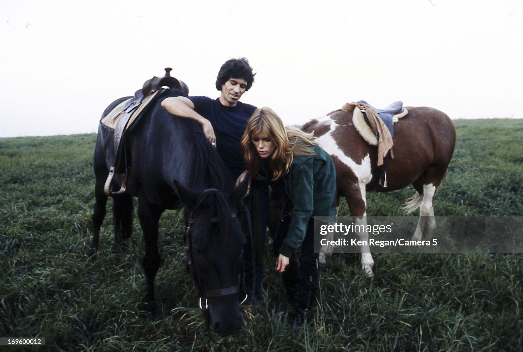 Keith Richards and Patti Hansen are photographed at Longview Farm in September 1981 in Worcester, Massachusetts. 