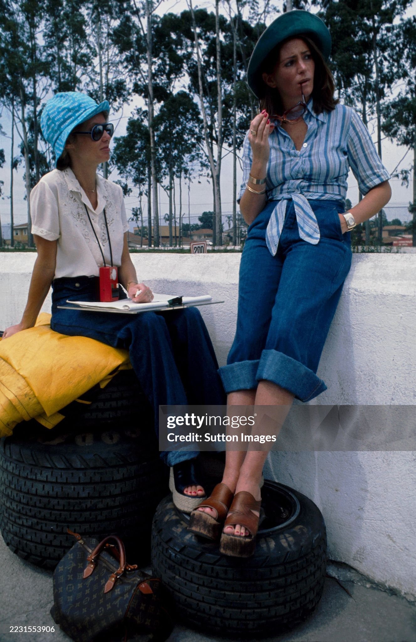 Barbro Peterson with Pam Scheckter at the Brazilian Grand Prix in Interlagos in January 1976. 