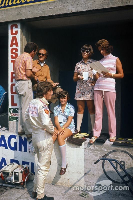 Jochen Rindt, Colin Chapman and girls at the 1970 Italian Grand Prix in Monza. 