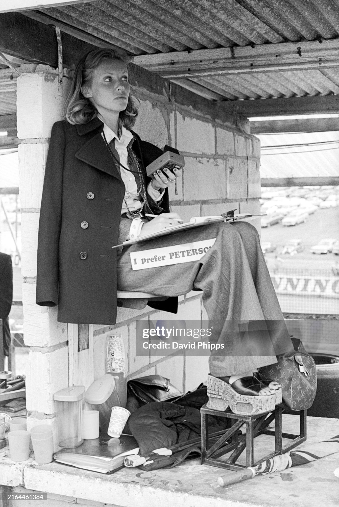 Barbro Peterson, wife of Ronnie, Lotus, wears her allegiance to her husband at the British Grand Prix in Brands Hatch on 20 July 1974. 